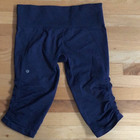 Lululemon cropped leggings with ruching - Picture 2 of 3